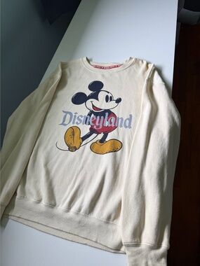 Woman's XL Cream Mickey Mouse Disney Sweater